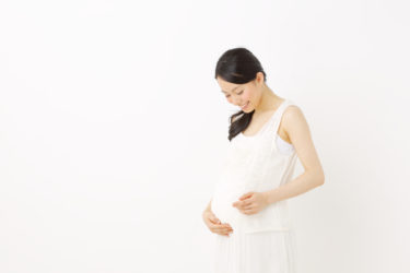 【日本の出産】母乳・自然分娩・三歳児神話… 女性を苦しめている「神話」